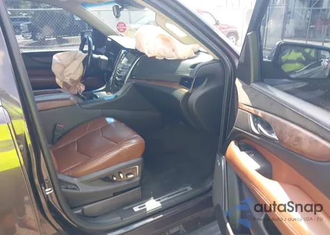 2015 Cadillac Escalade Premium z USA, uszkodzony, nr VIN 1GYS4CKJ7FR152473